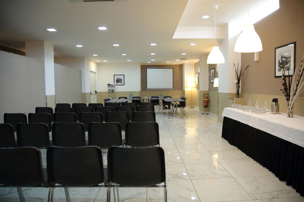 Hotel Stelle The Businest Neapel