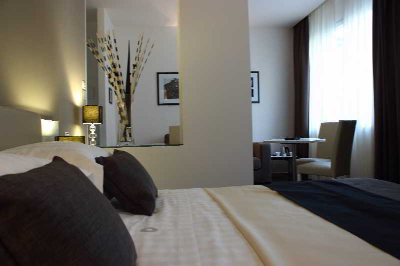Stelle The Businest 4* Neapel